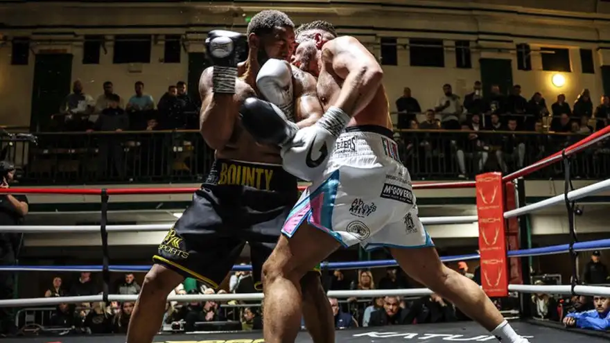 World heavyweight boxing at York Hall